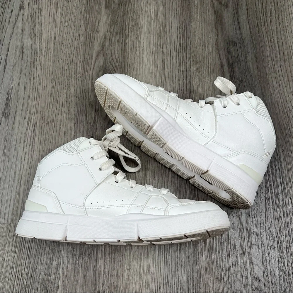 On The Roger Clubhouse Mid Womens Size 6 White Athletic Leather Shoes Sneakers‎